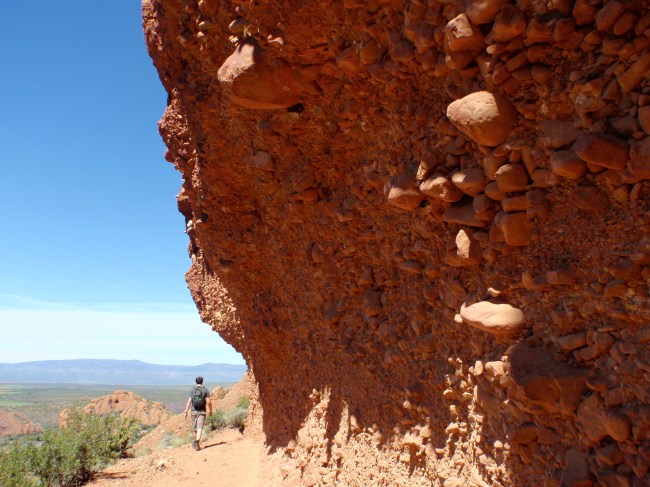 A close-up view of some conglomerate texture near the arch. 