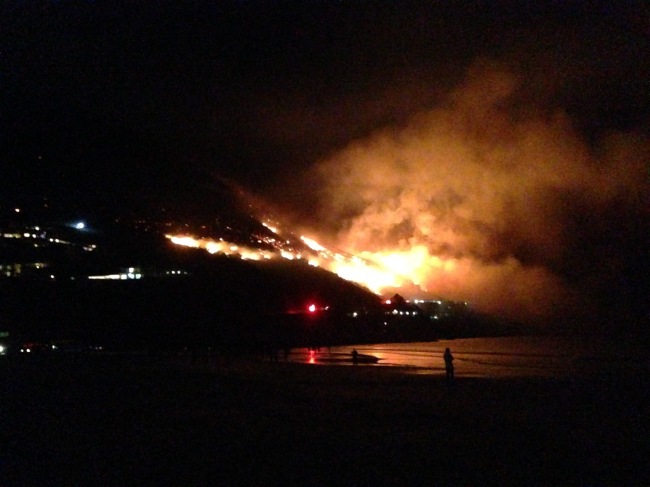 The fire raging in Hout Bay at night. Picture courtesy of Nils Backeberg. 