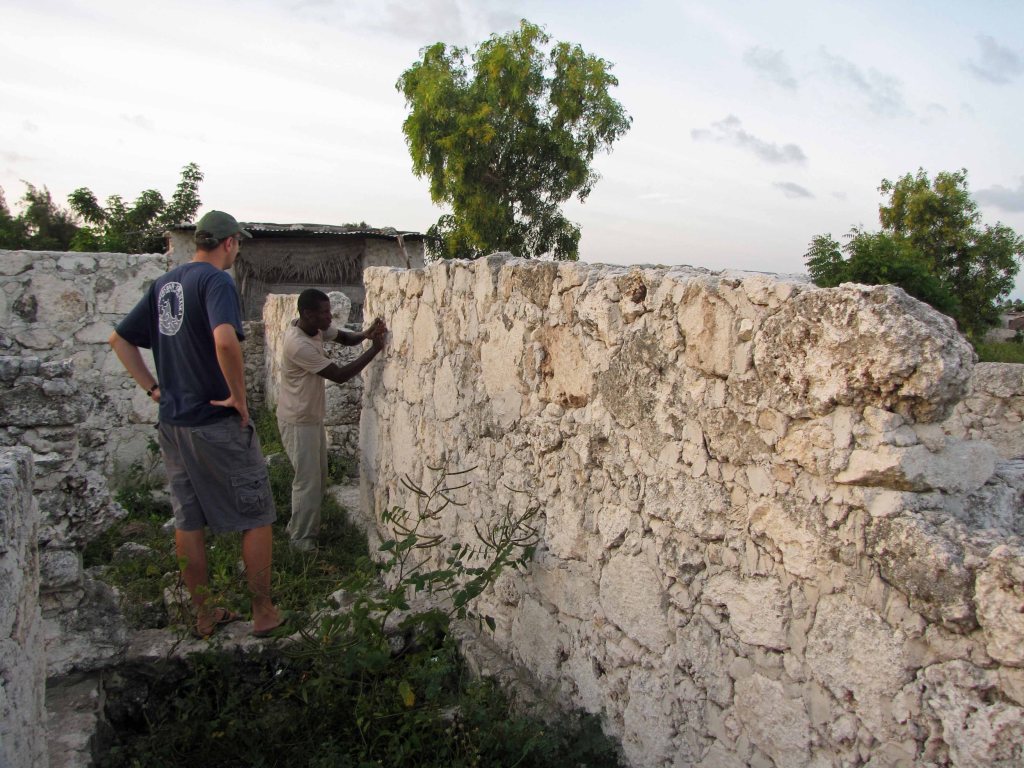 A wider view of a coral house under construction in Matemwe. 